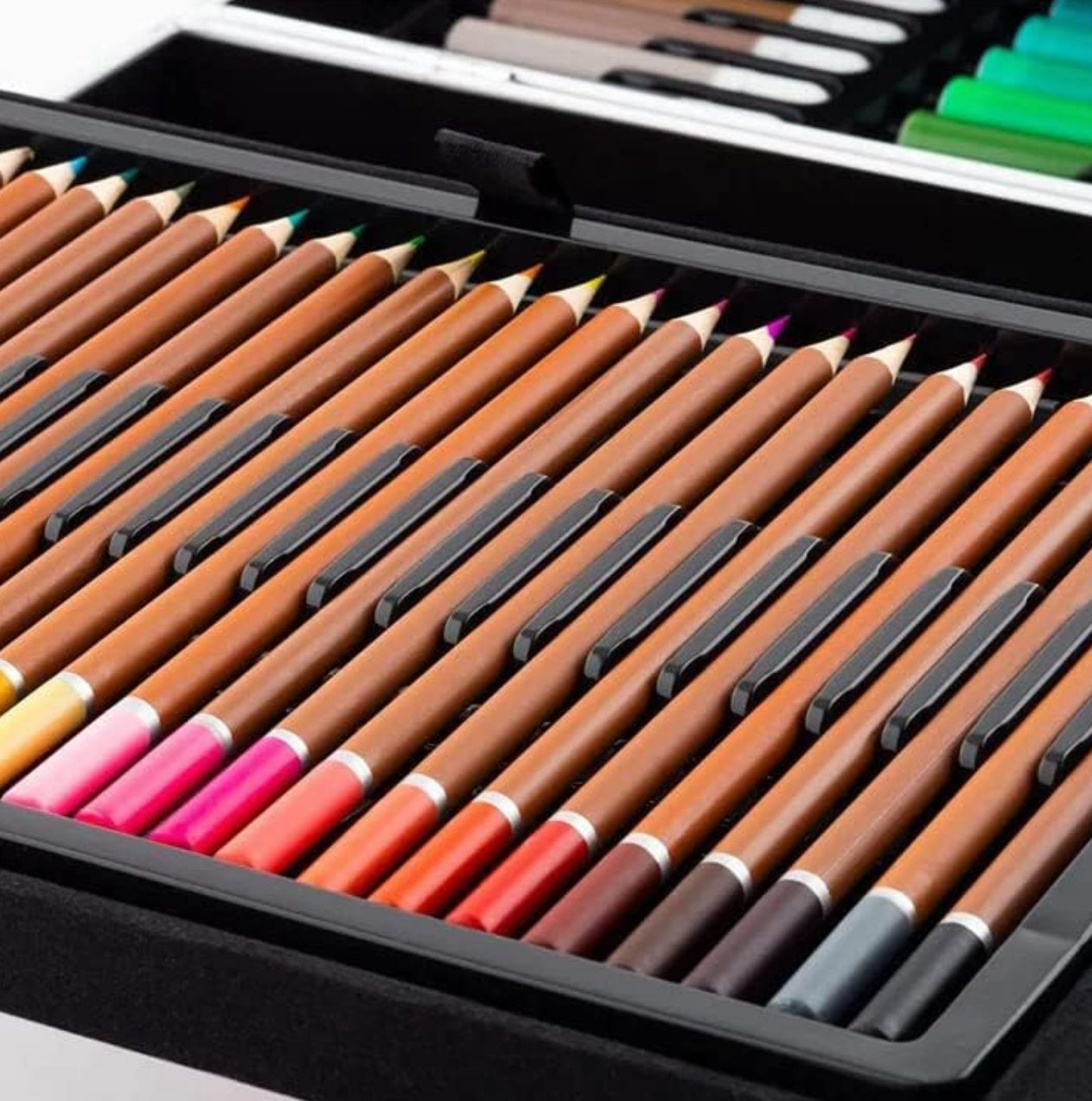 Outer Space - 145pcs Colouring Trunk