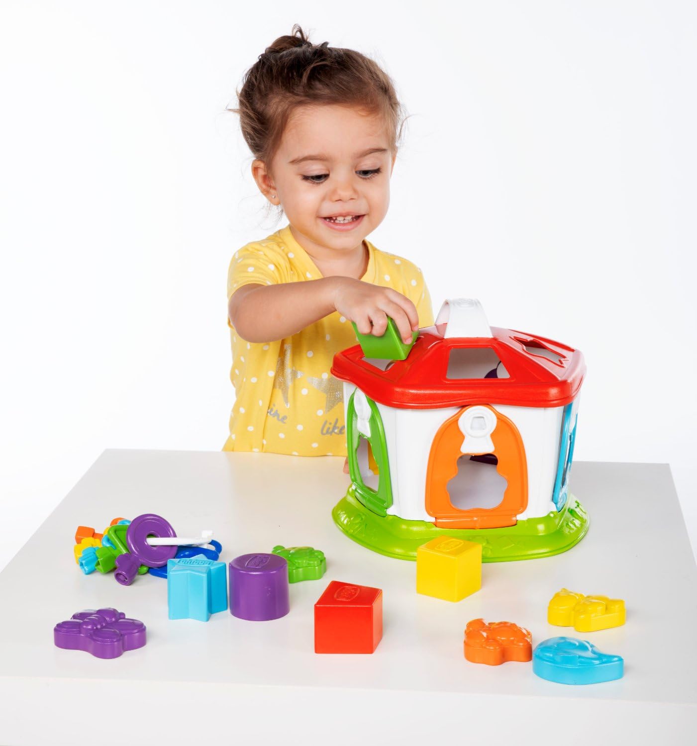 Chicco Animal Cottage| Shape Sorter Toy for 1 to 4 Years|Educational & Fun Toddler Activity Playset with 10 Shapes & 5 Keys|Develops Cognitive Skills & Hand-Eye Coordination|Easy to Carry with Handle