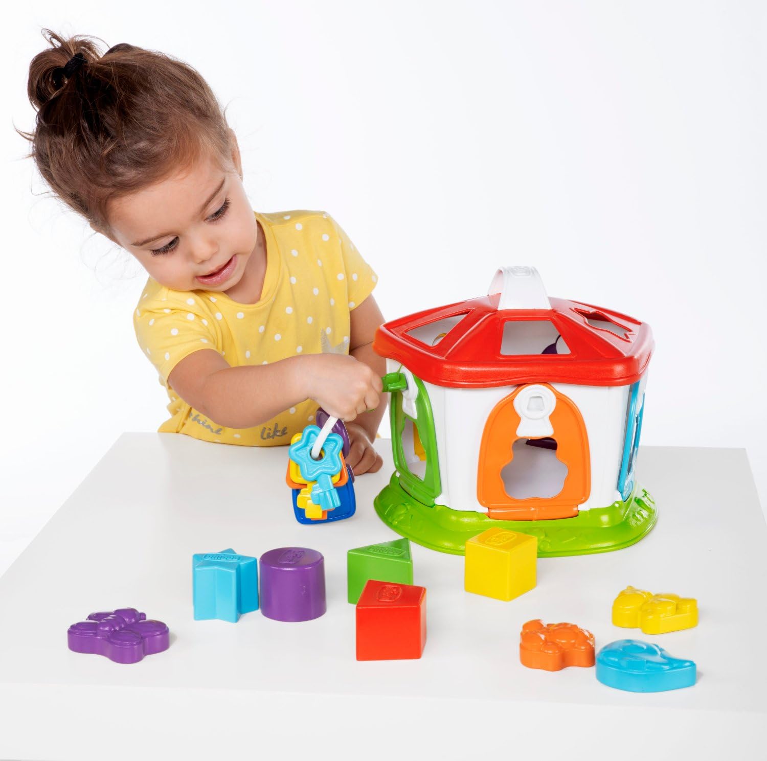 Chicco Animal Cottage| Shape Sorter Toy for 1 to 4 Years|Educational & Fun Toddler Activity Playset with 10 Shapes & 5 Keys|Develops Cognitive Skills & Hand-Eye Coordination|Easy to Carry with Handle